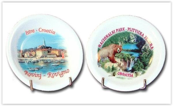 Asortiman proizvoda dekorativnih tanjura različitih veličina