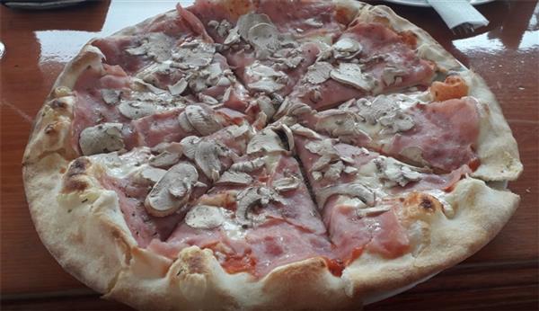 Pizzeria malo misto sinj 11