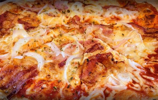 Pizzeria malo misto sinj 13