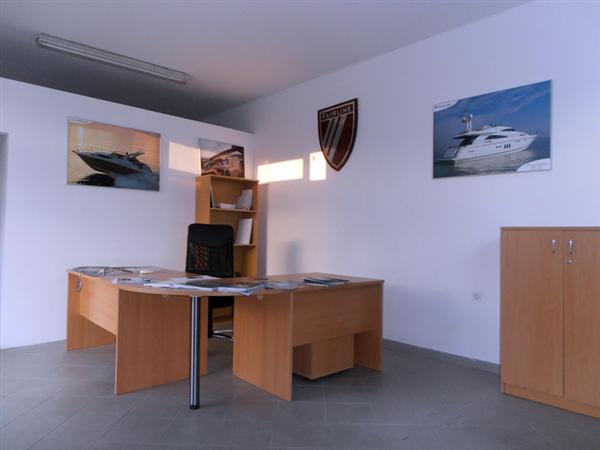 Poslovni ured u sklopu marine Hramina u Murteru