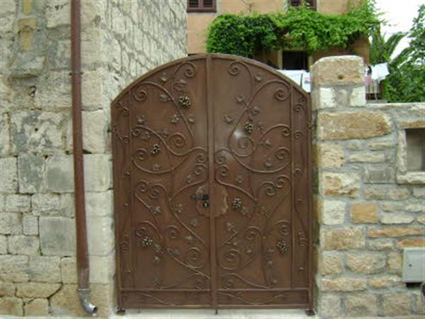 Kovana vrata
