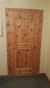 STOLARIJA-FALEGNAMERIA ABETE VL. EMILIO BANICH DRVENA VRATA