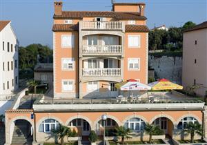 APARTMANI ŽUŽIĆ - RESTORAN PIZZERIA DVI PALME IZNAJMLJIVANJE APARTMANA VRSAR